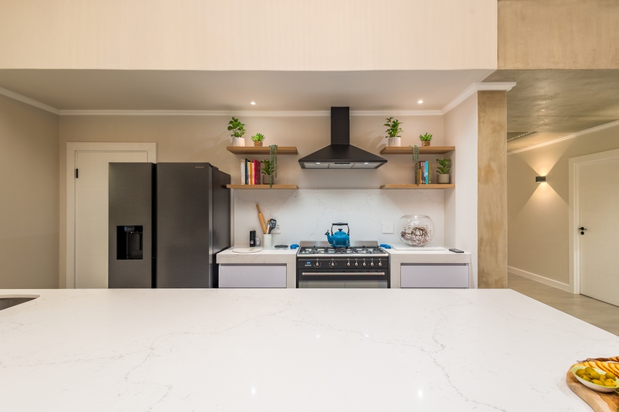 6 Bedroom Property for Sale in Brackenridge Western Cape